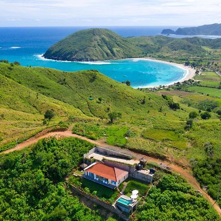 Villa Atas Pelangi Kuta  エクステリア 写真