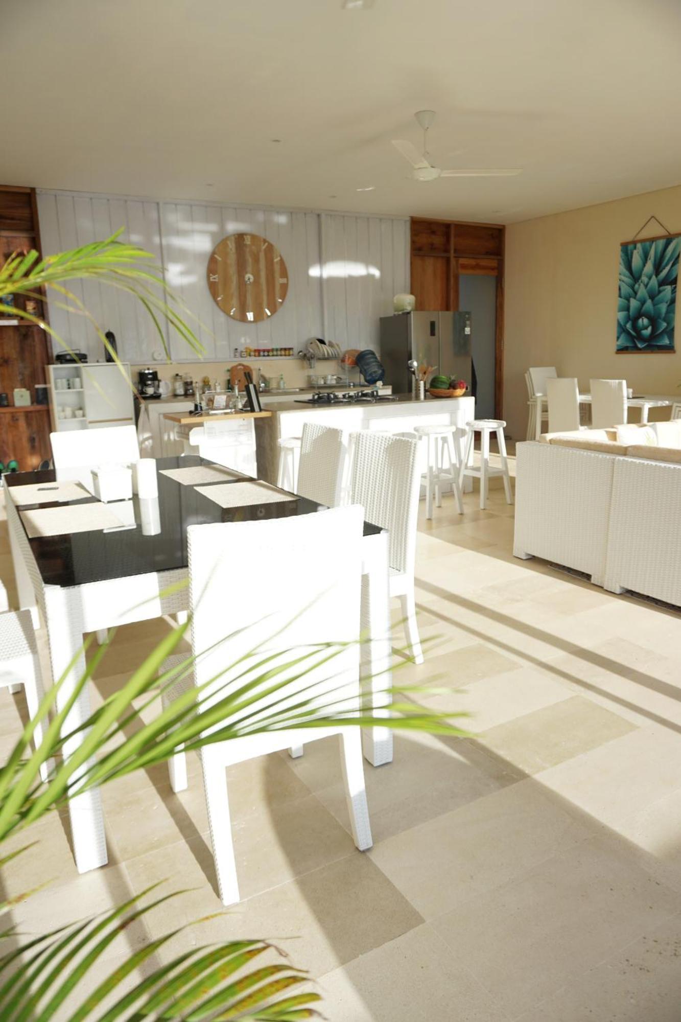 Villa Atas Pelangi Kuta  エクステリア 写真