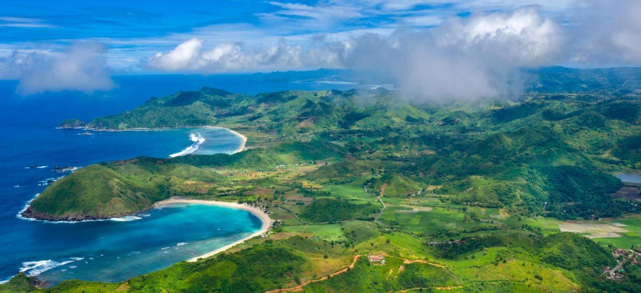 Villa Atas Pelangi Kuta  エクステリア 写真